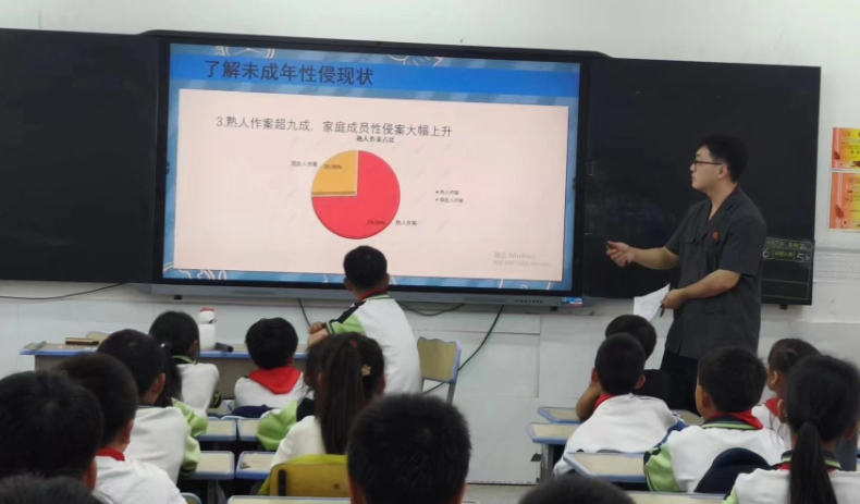龙山：“利剑护蕾”进校园，守护成长促平安